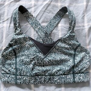 Lululemon Athletica Green and Black Cross-Back Sports Bra
